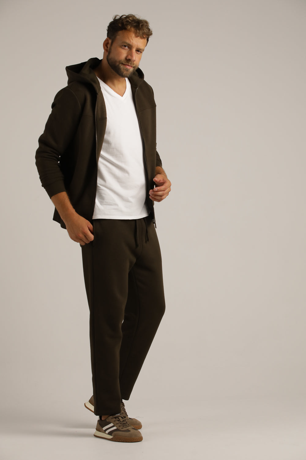 מכנסי טרנינג בגזרה ישרה | קנת קול