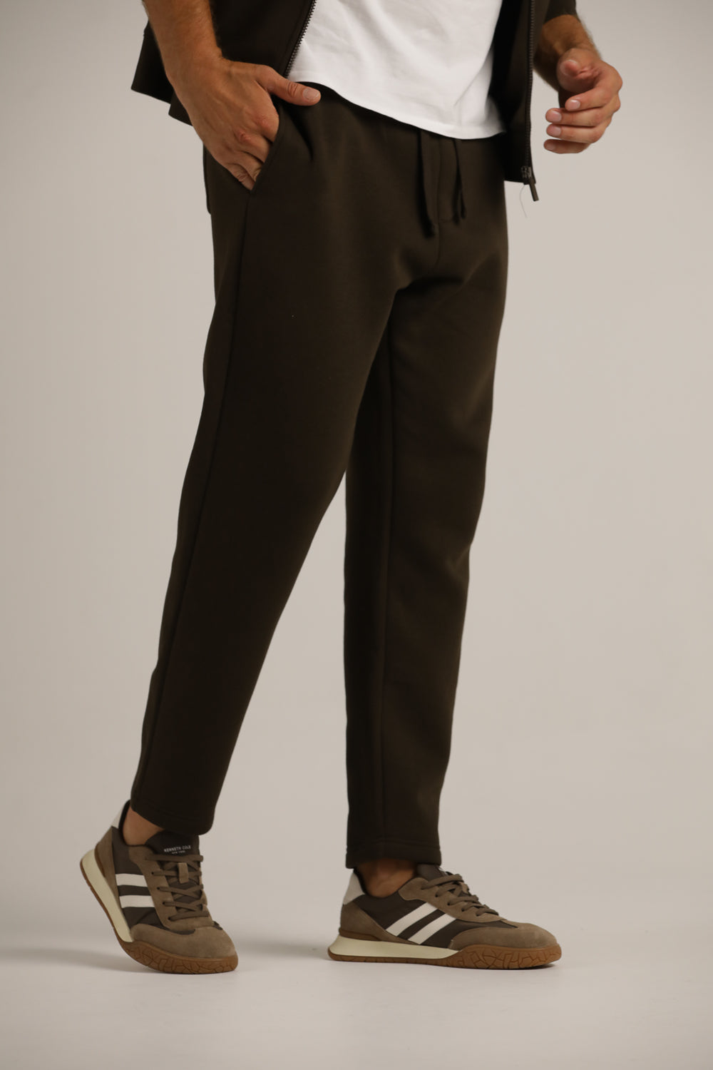 מכנסי טרנינג בגזרה ישרה | קנת קול