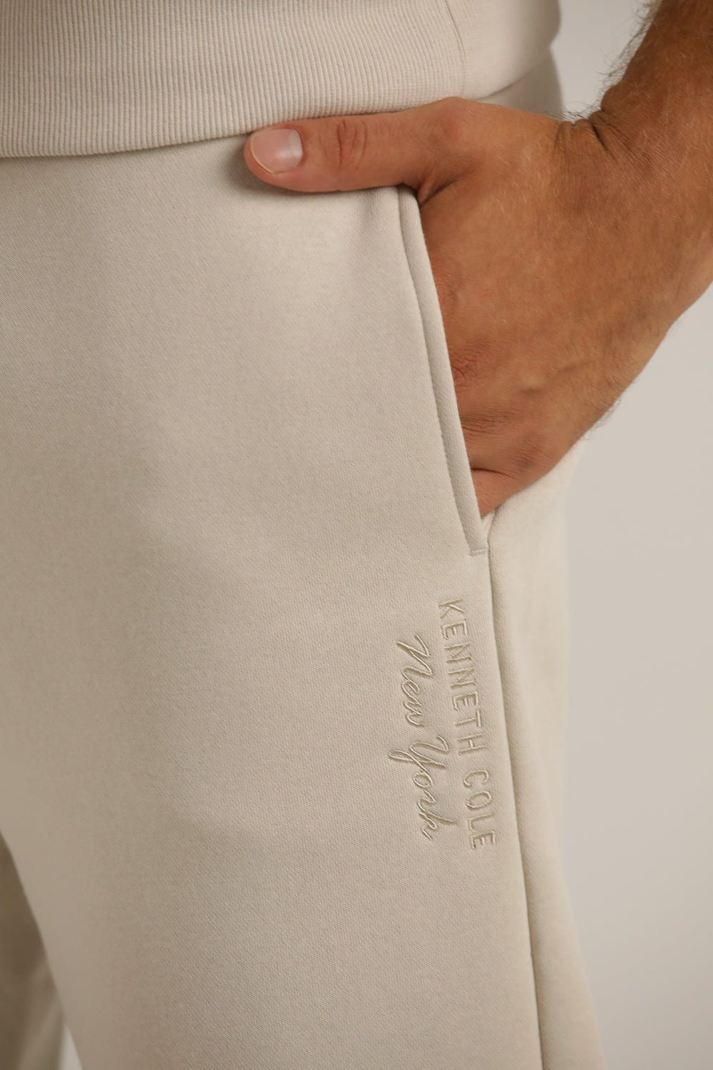 מכנסי טרנינג עם גומי בעקב | קנת קול