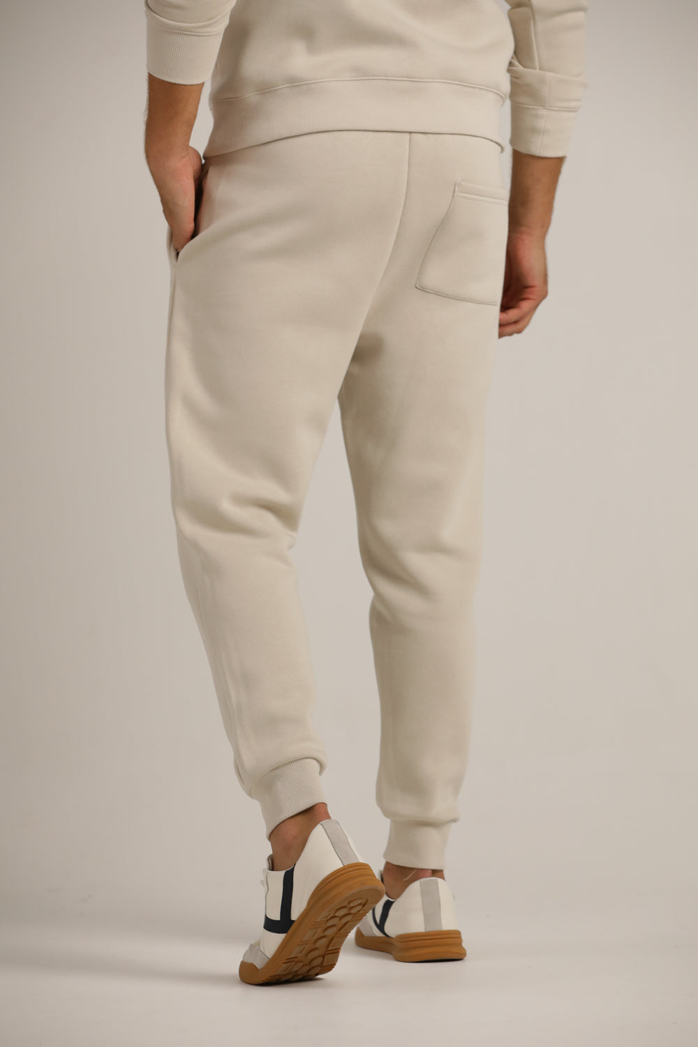 מכנסי טרנינג עם גומי בעקב | קנת קול