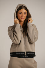 ג'קט עם סיומת גומי ממותגת | קנת קול