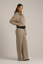 מכנסי טרנינג בגזרה רחבה | קנת קול