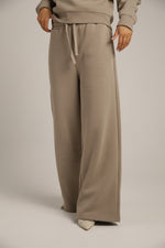 מכנסיים אורכים בגזרה רחבה | קנת קול