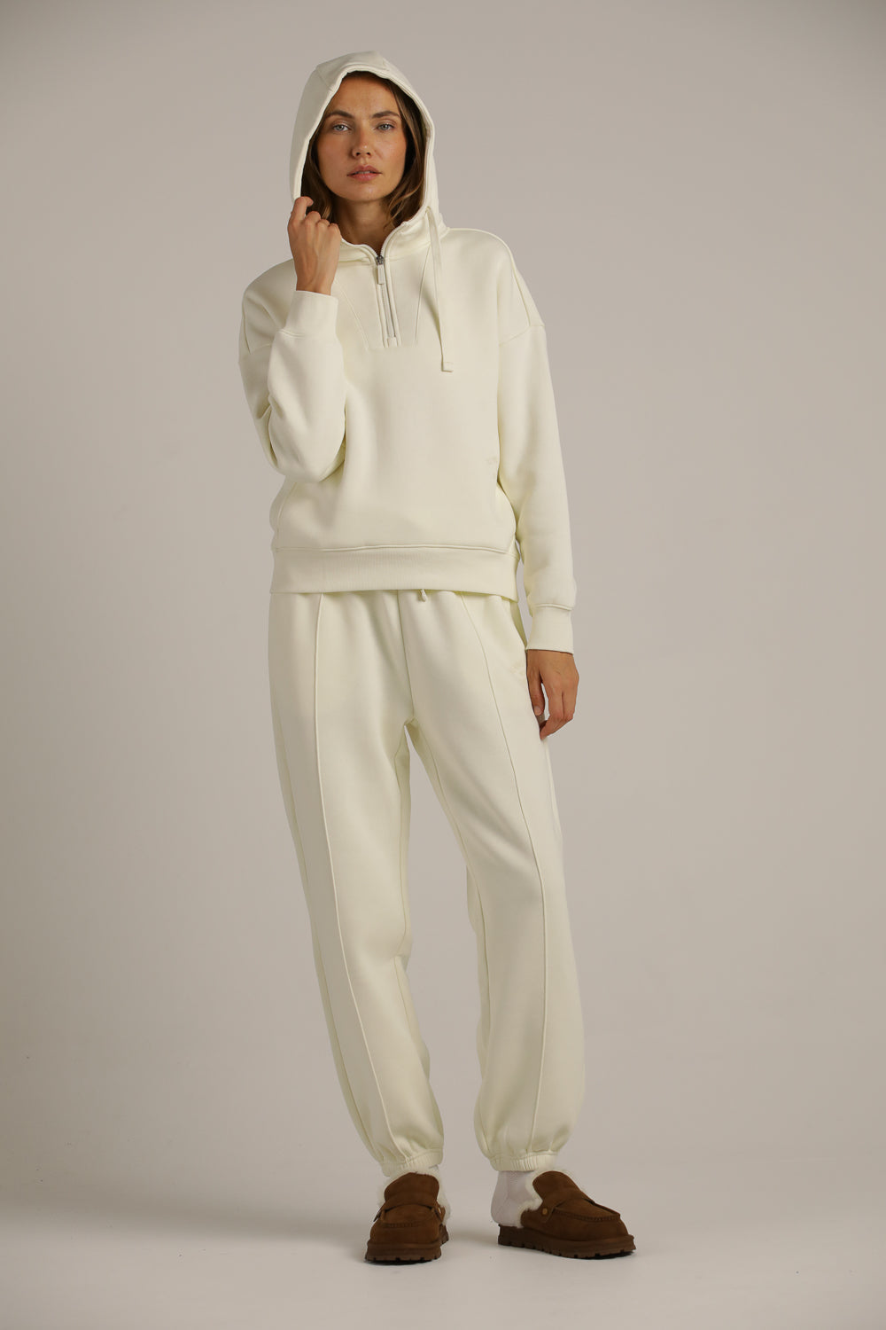 מכנסי טרנינג עם גומי בסיומת | קנת קול