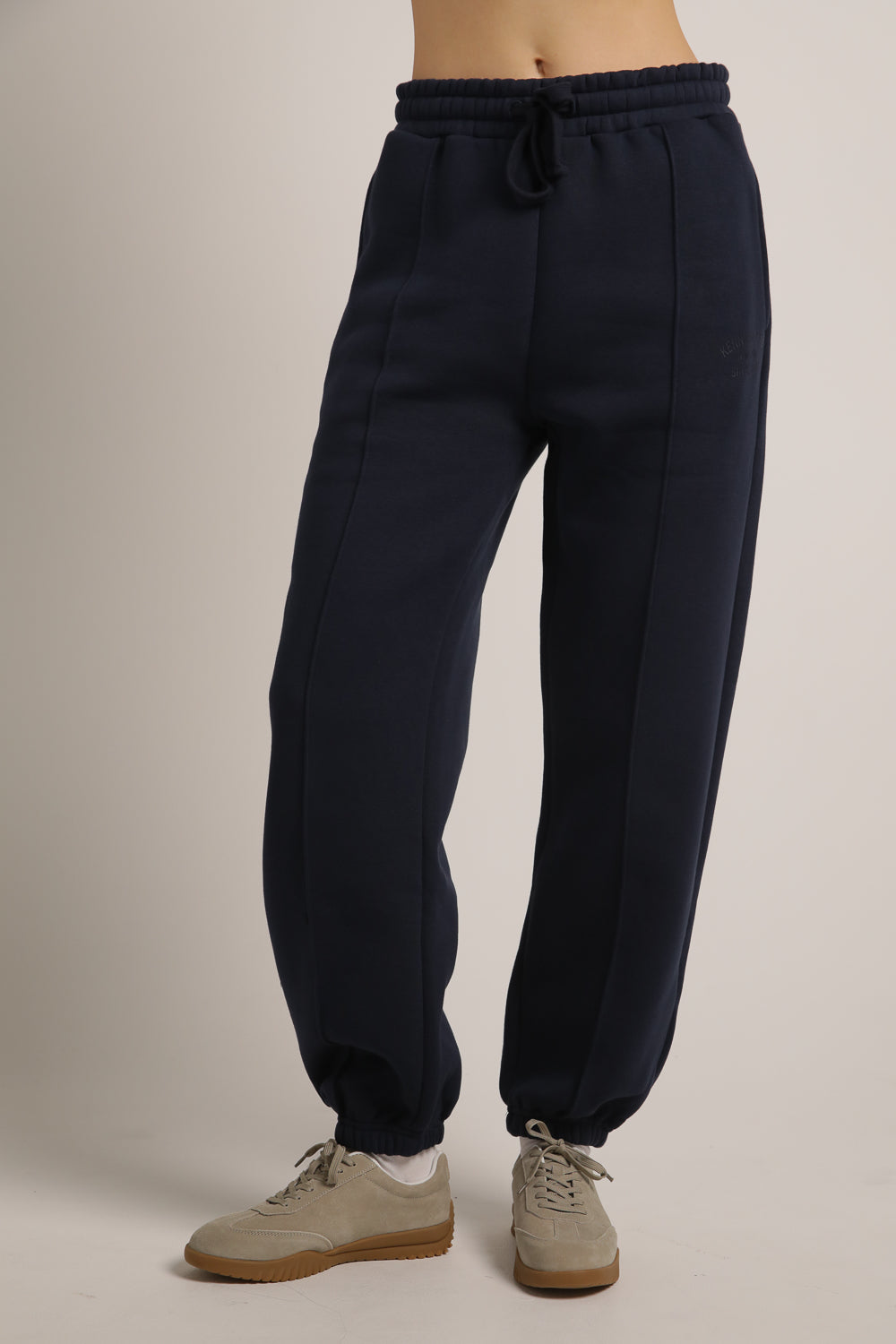 מכנסי טרנינג עם גומי בסיומת | קנת קול