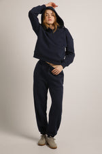 מכנסי טרנינג עם גומי בסיומת | קנת קול