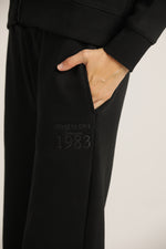 מכנסי טרנינג בגזרה ישרה | קנת קול