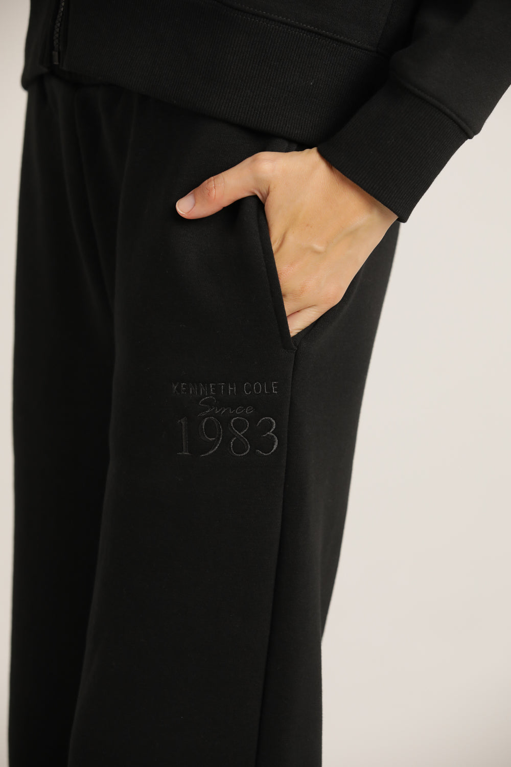 מכנסי טרנינג בגזרה ישרה | קנת קול