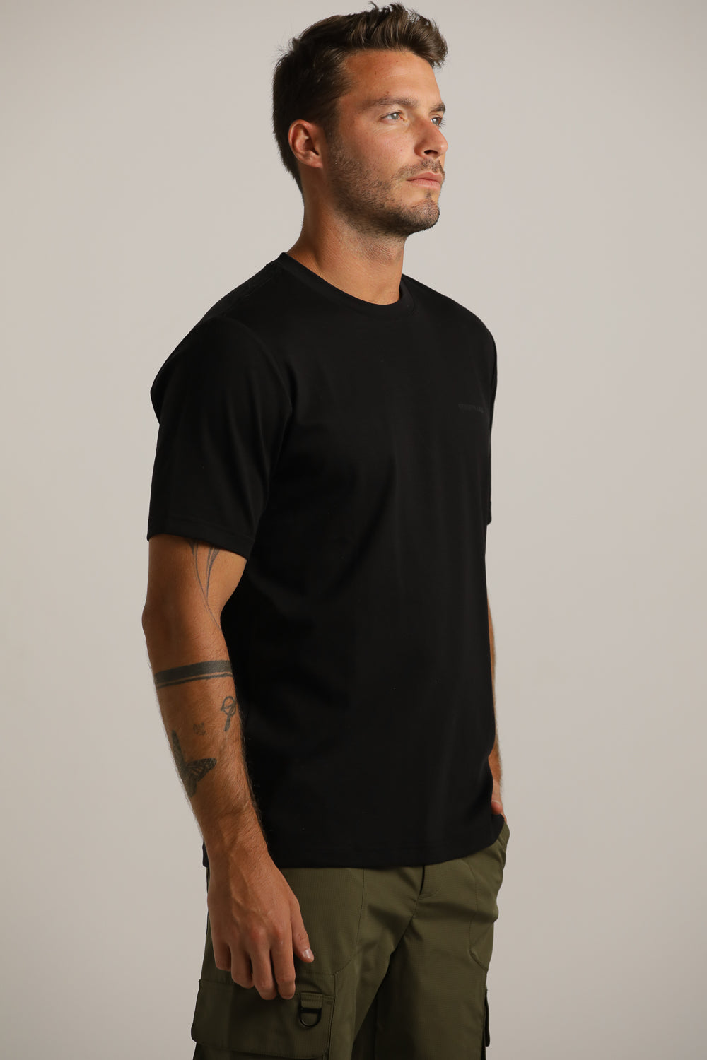 טישרט צווארון עגול עם לוגו | קנת קול