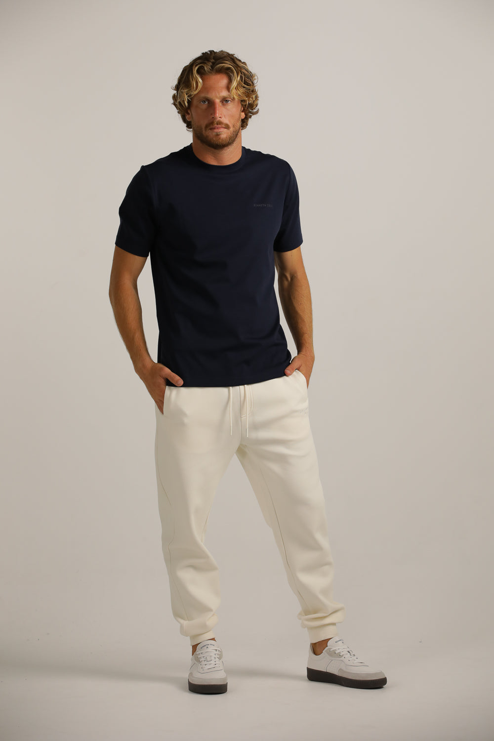 טישרט צווארון עגול עם לוגו | קנת קול