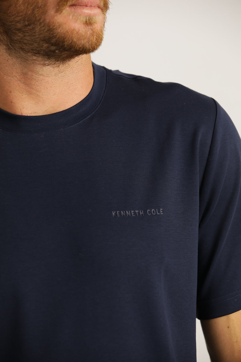 טישרט צווארון עגול עם לוגו | קנת קול