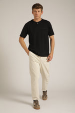 טישירט קצרה עם צוארון הנלי | קנת קול