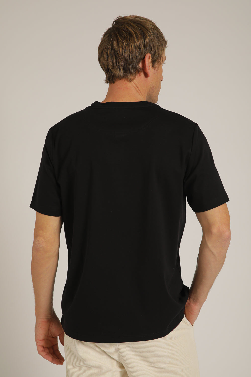 טישירט קצרה עם צוארון הנלי | קנת קול