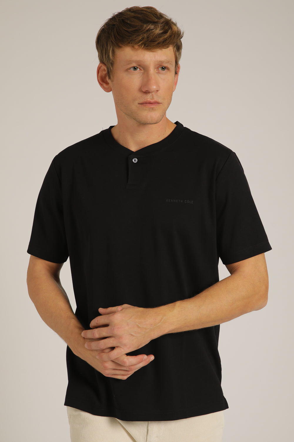 טישירט קצרה עם צוארון הנלי | קנת קול