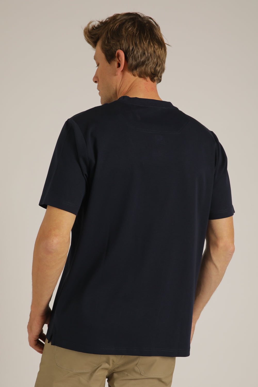 טישירט קצרה עם צוארון הנלי | קנת קול