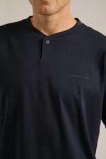 טישירט קצרה עם צוארון הנלי | קנת קול