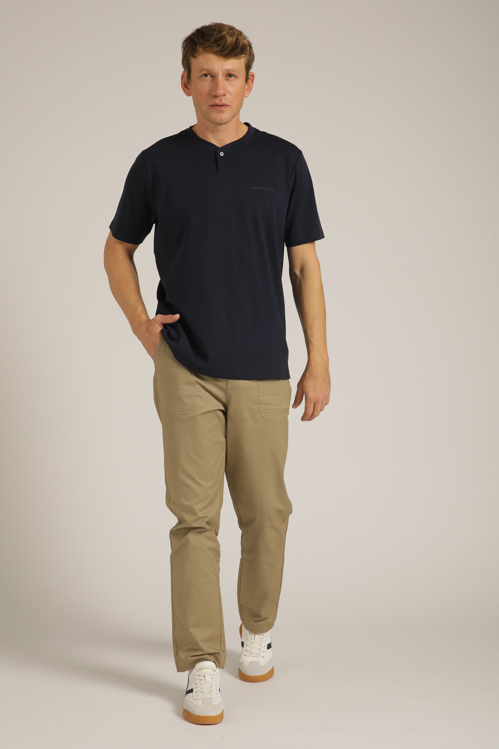 טישירט קצרה עם צוארון הנלי | קנת קול