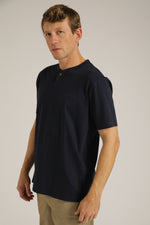 טישירט קצרה עם צוארון הנלי | קנת קול