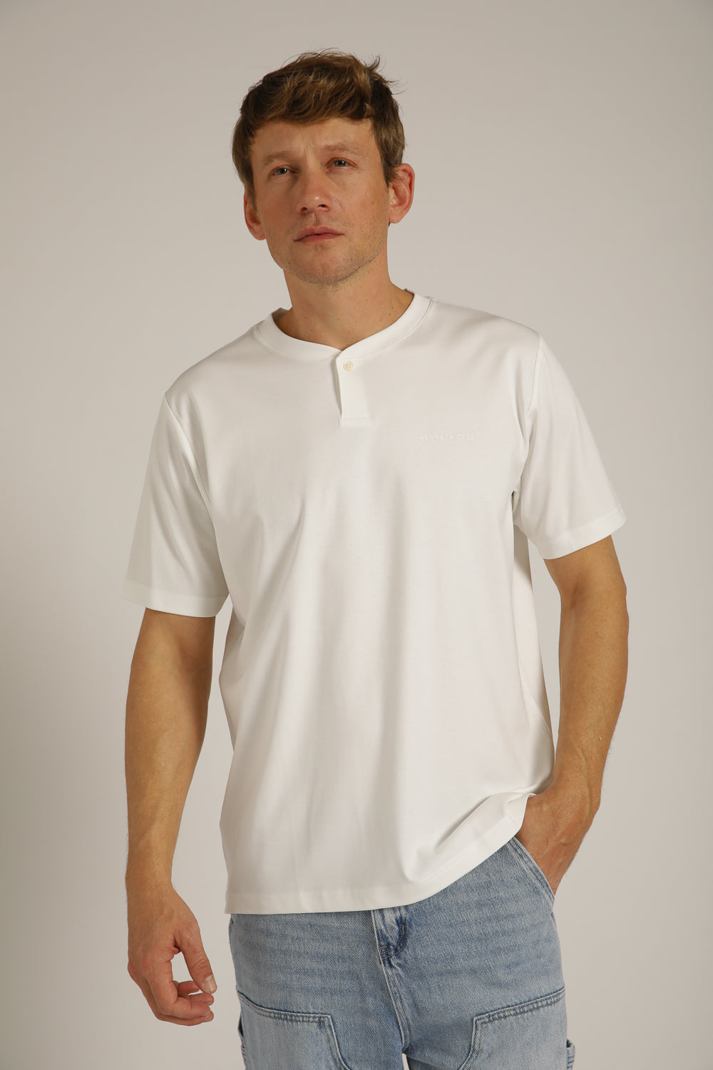 טישירט קצרה עם צוארון הנלי | קנת קול