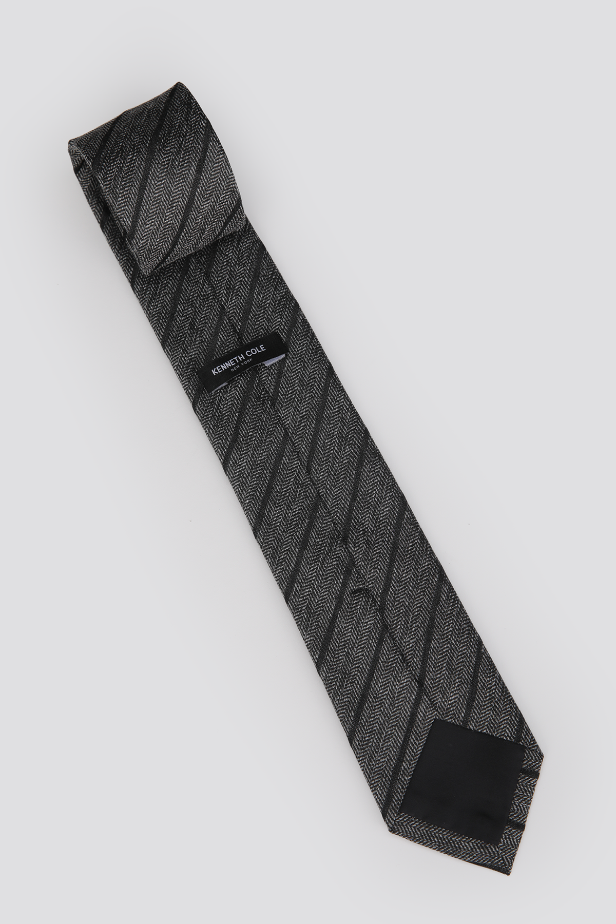 עניבה בדוגמת פסים אלכסוניים | קנת קול