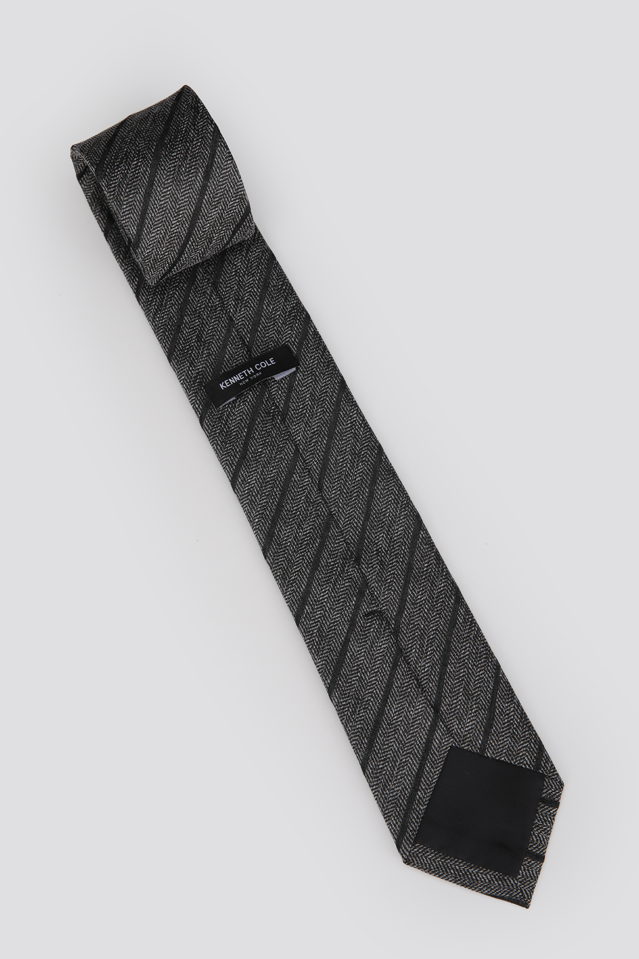 עניבה בדוגמת פסים אלכסוניים | קנת קול