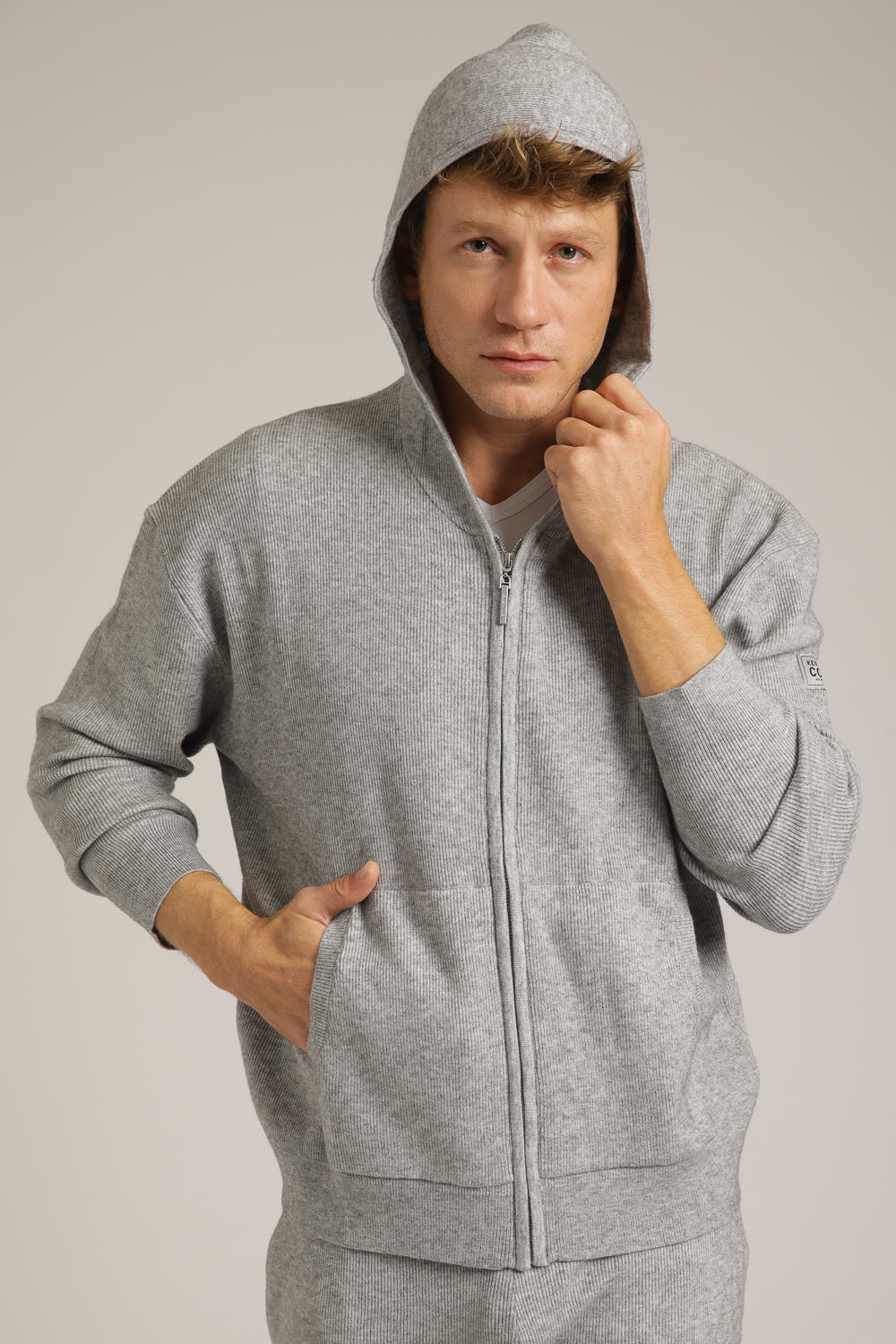 סריג מבד ריב עם קפוצ'ון | קנת קול