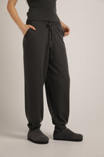 מכנסי סריג עם סיומת צמודה | קנת קול