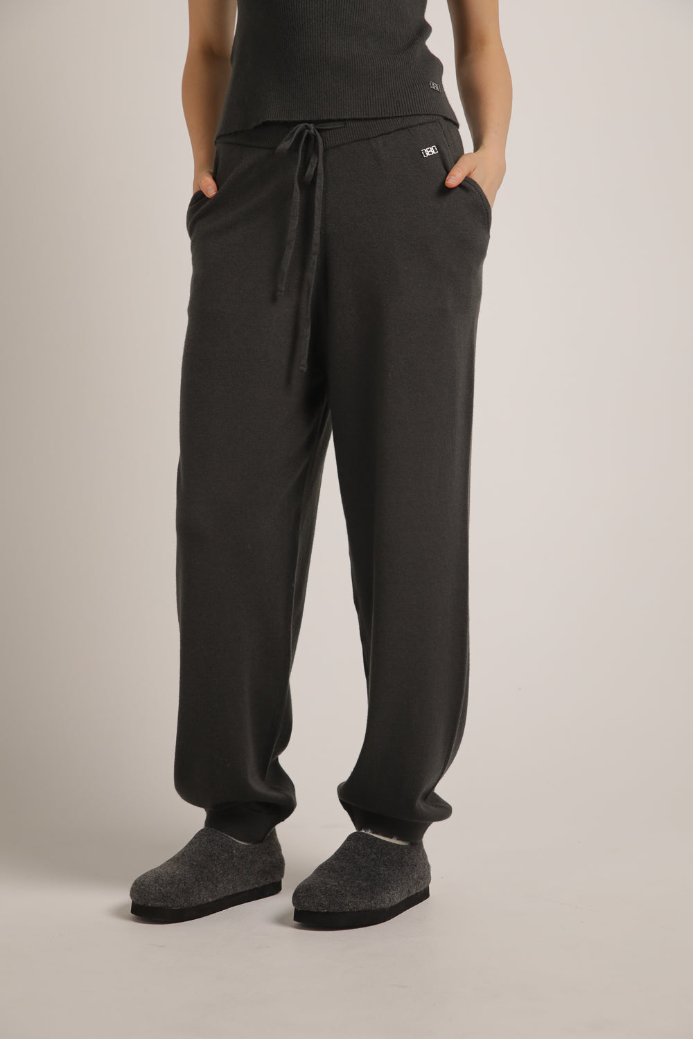 מכנסי סריג עם סיומת צמודה | קנת קול