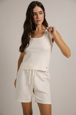 גפיית סריג עם מחשוף מרובע | קנת קול