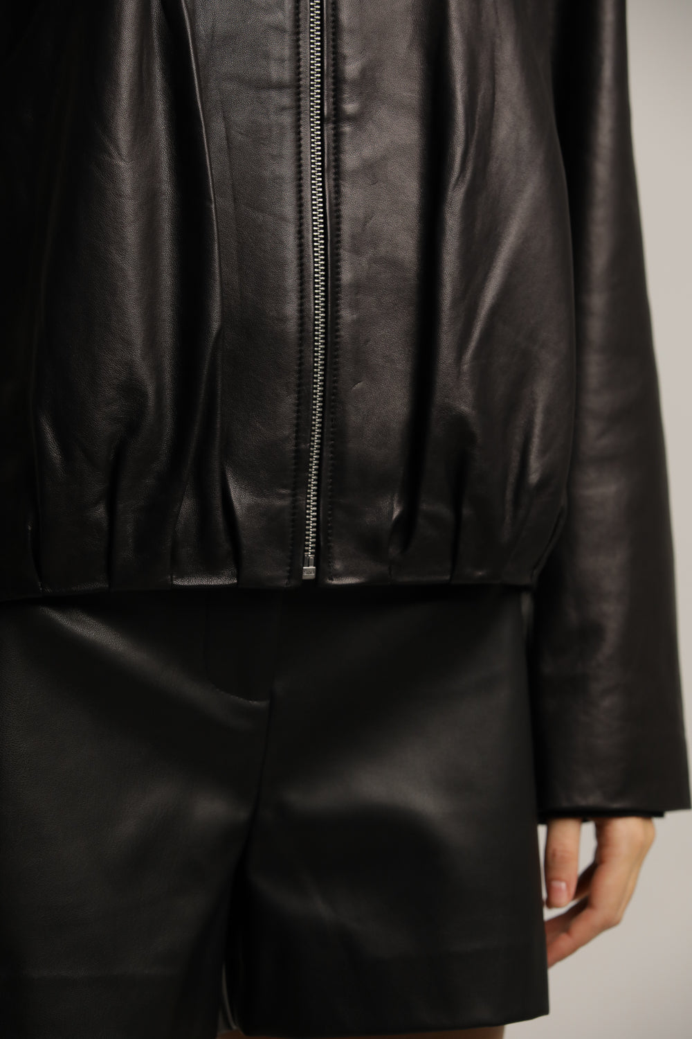 ג'קט בומבר עור עם קפלים | קנת קול