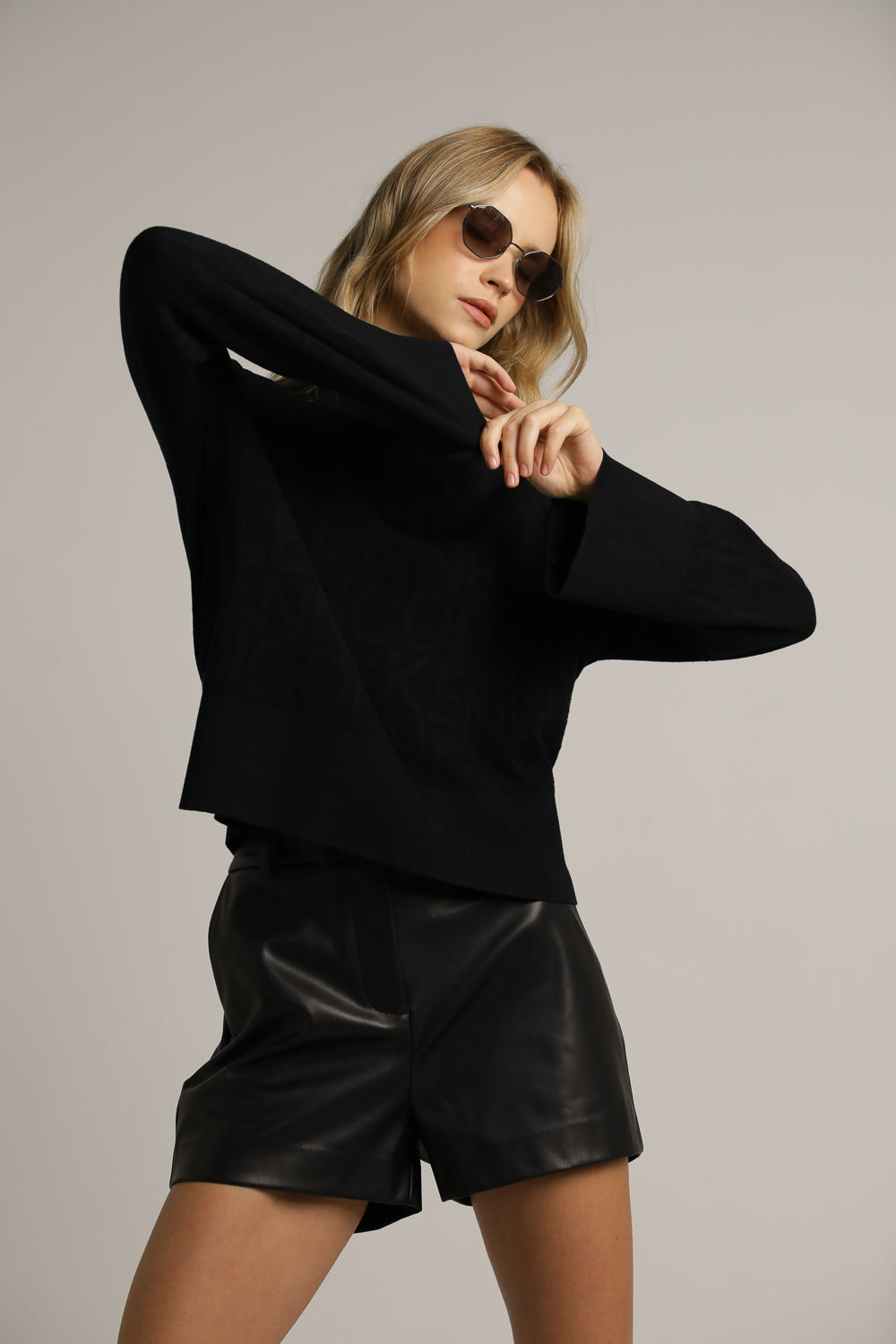 סריג גולף מעוצב עם לוגו המותג | קנת קול