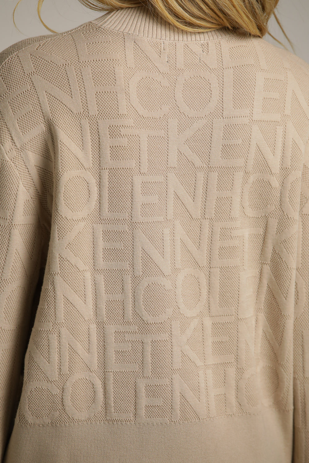 סריג גולף מעוצב עם לוגו המותג | קנת קול