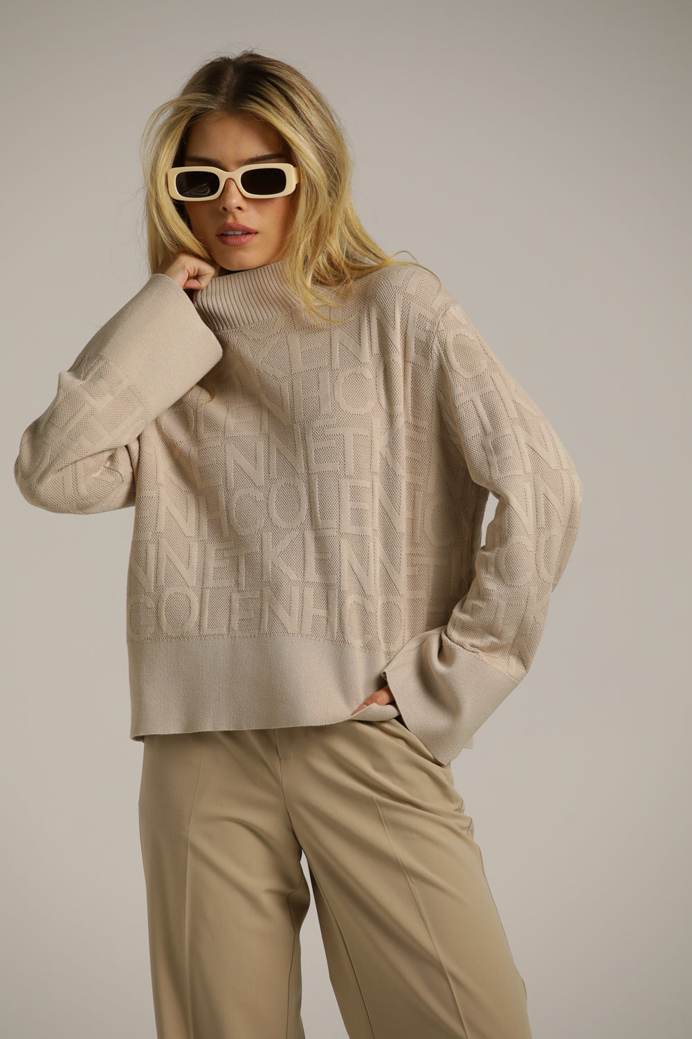 סריג גולף מעוצב עם לוגו המותג | קנת קול