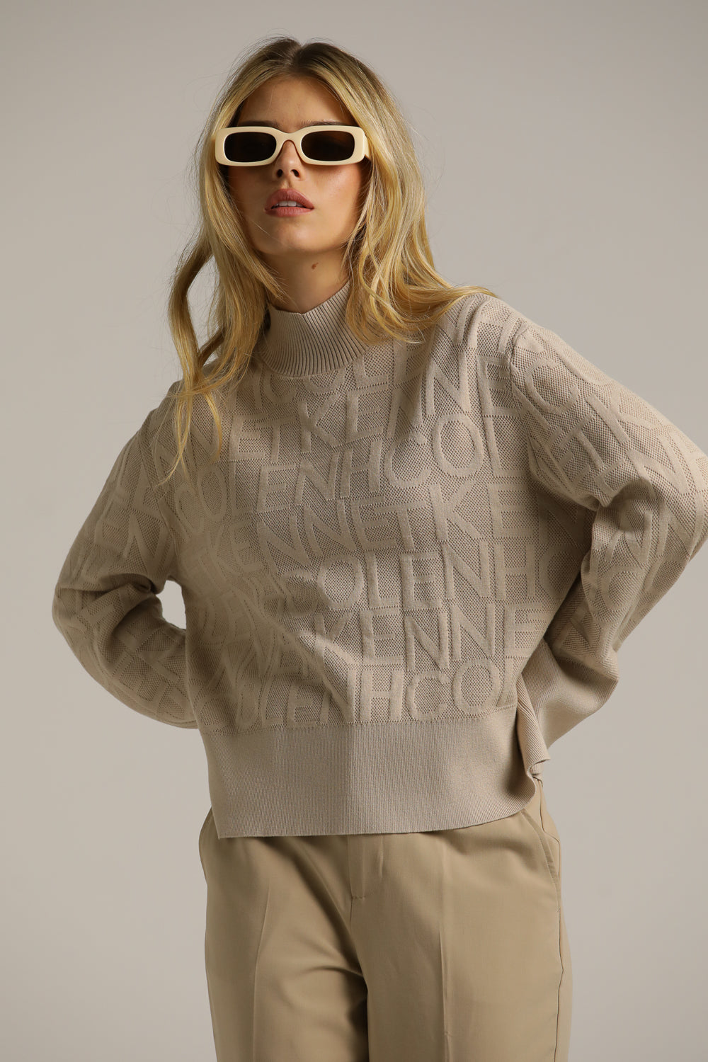 סריג גולף מעוצב עם לוגו המותג | קנת קול