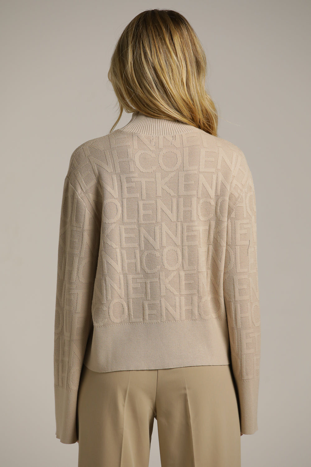 סריג גולף מעוצב עם לוגו המותג | קנת קול