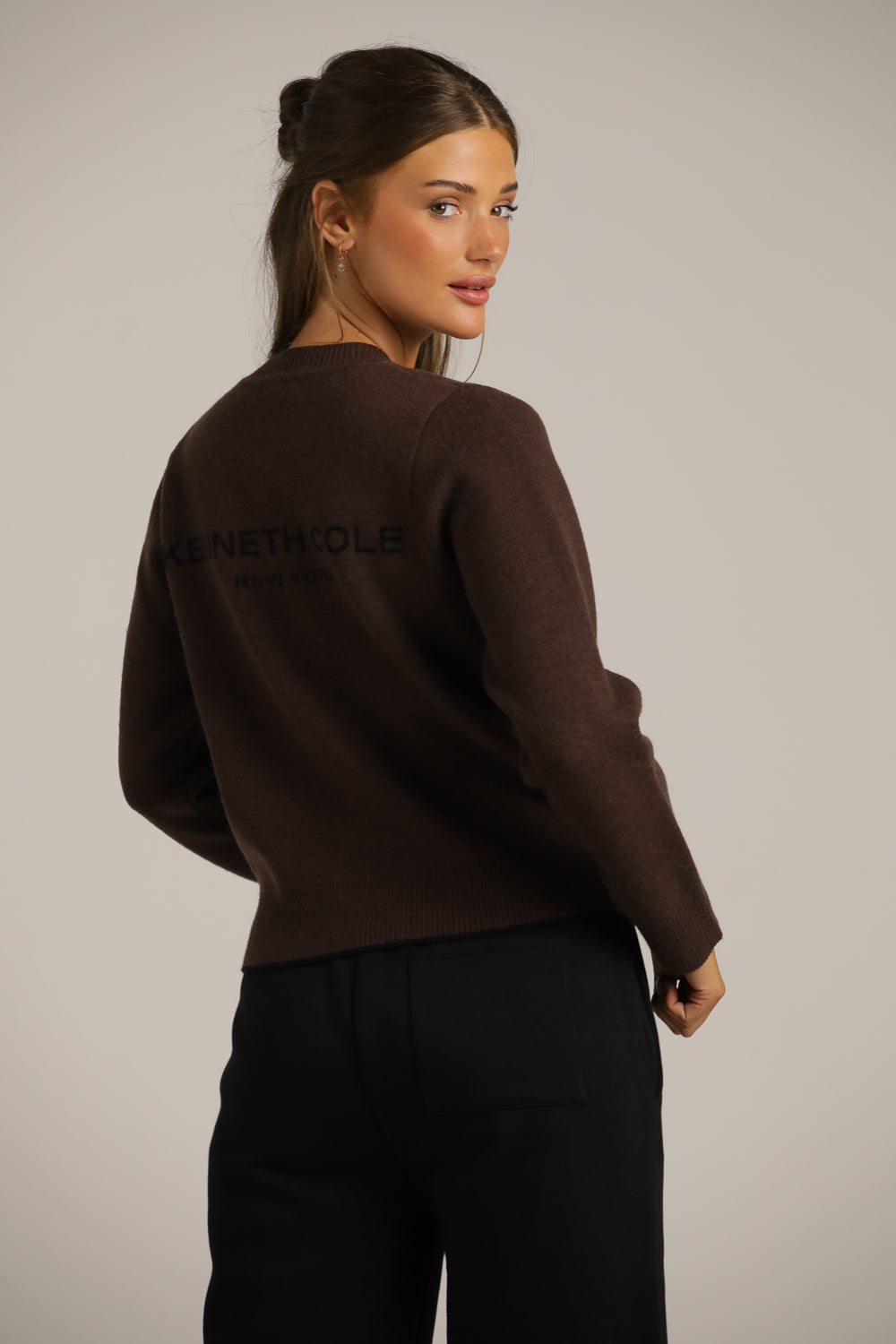 קרדיגן סריג עם לוגו בגב | קנת קול