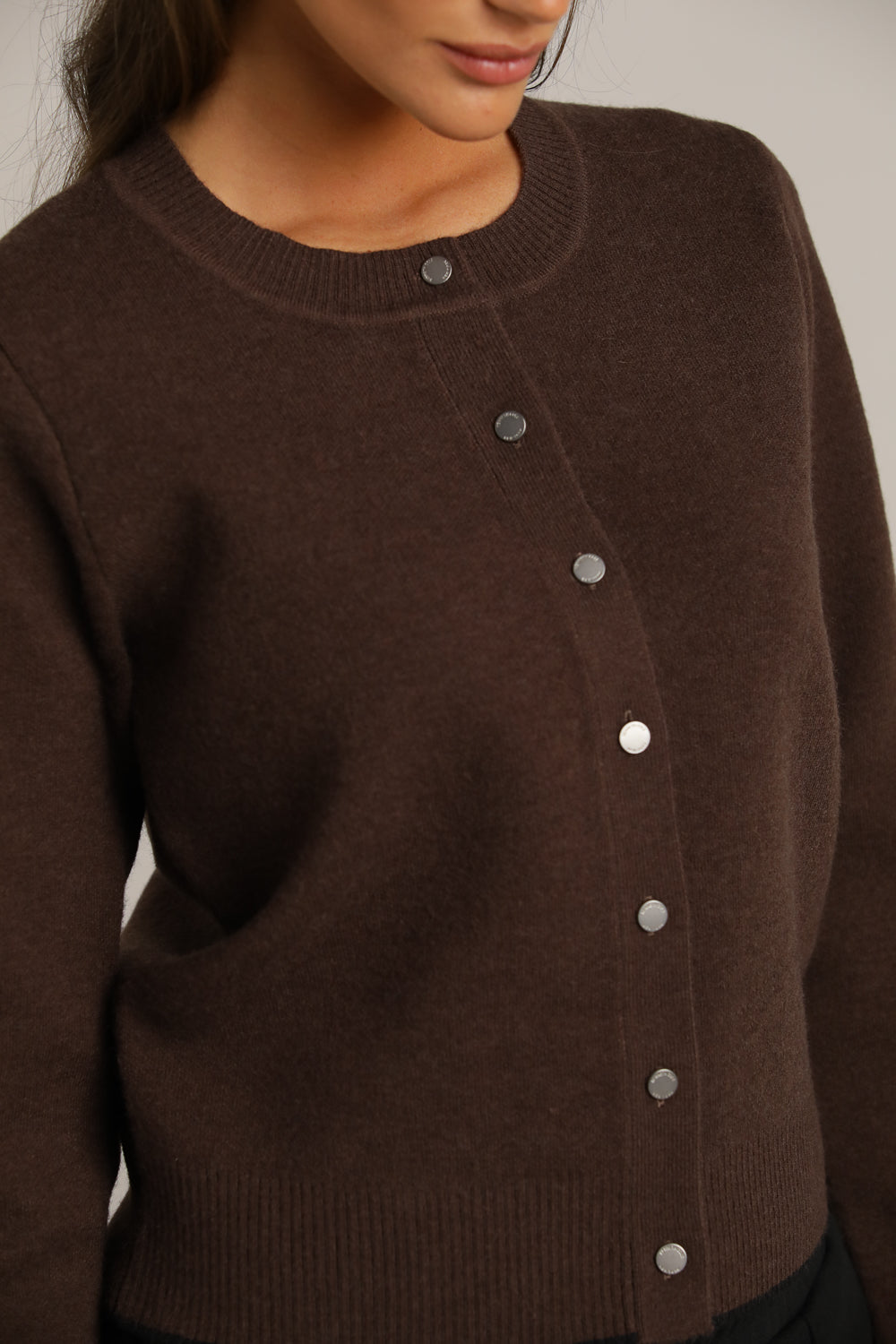 קרדיגן סריג עם לוגו בגב | קנת קול