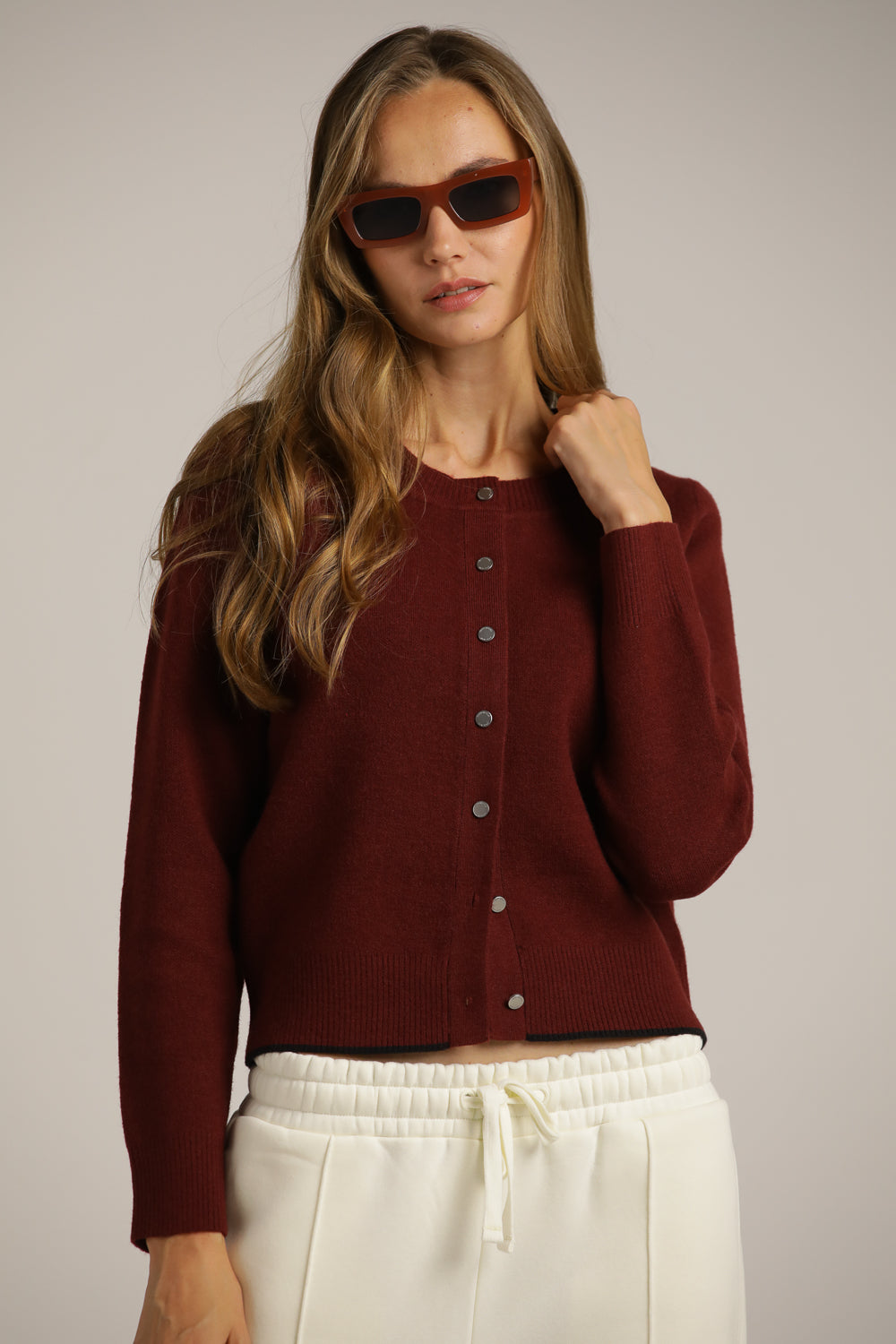 קרדיגן סריג עם לוגו בגב | קנת קול