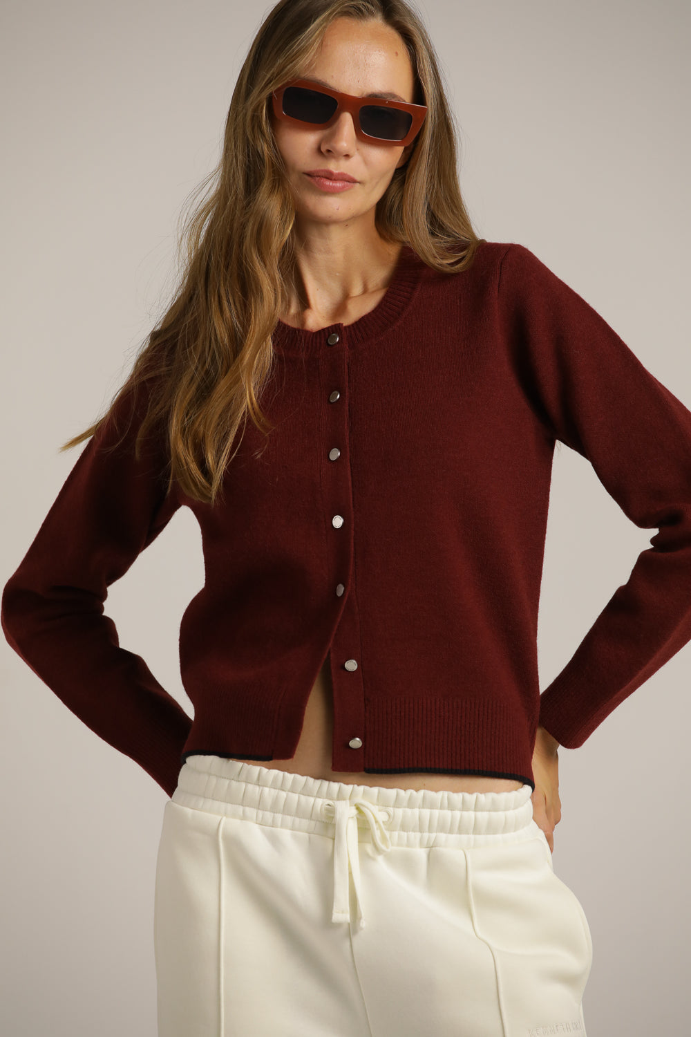 קרדיגן סריג עם לוגו בגב | קנת קול