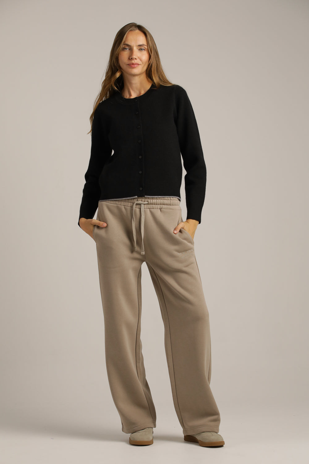 קרדיגן סריג עם לוגו בגב | קנת קול