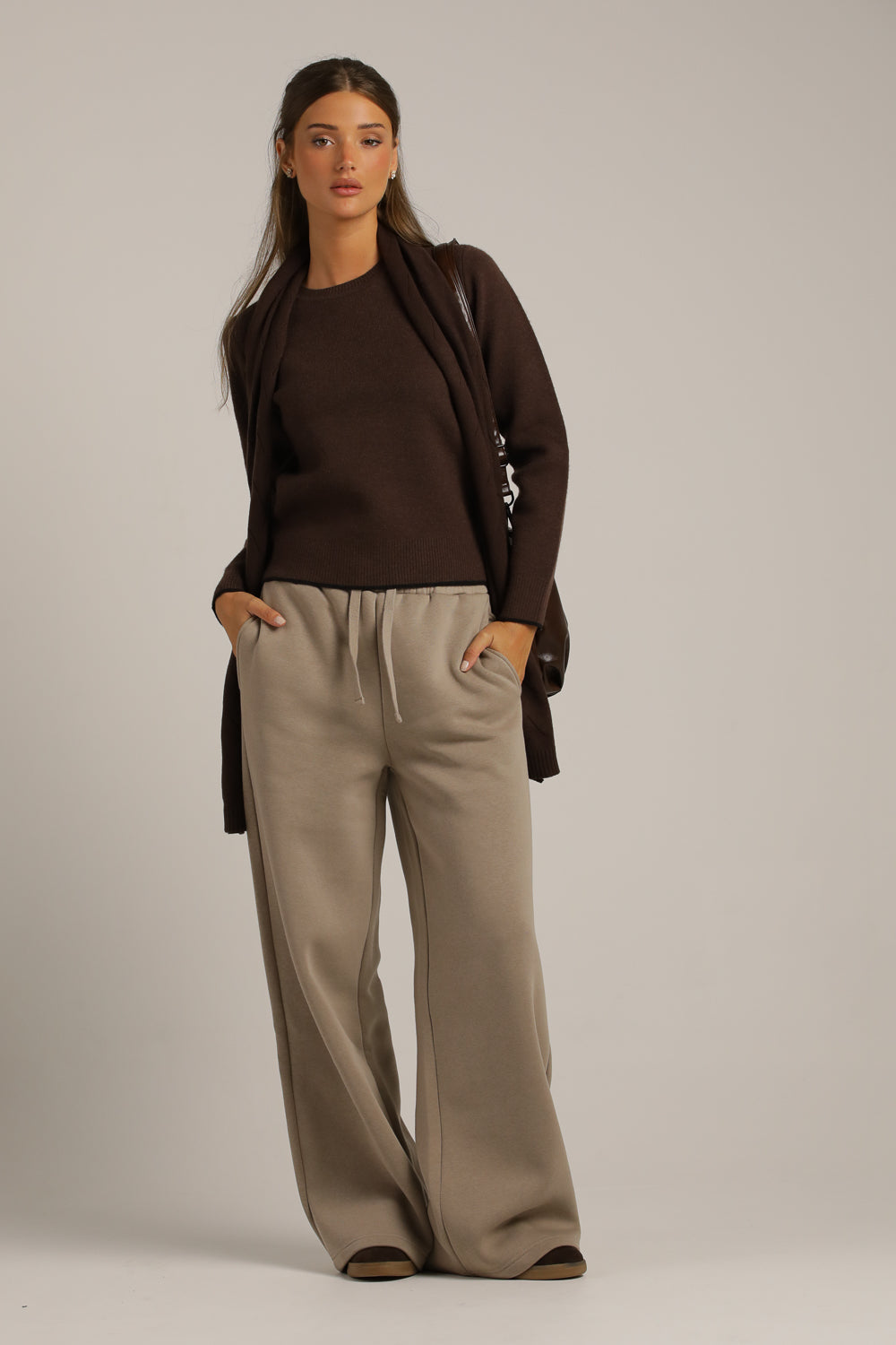 חולצת סריג עם לוגו המותג בגב | קנת קול