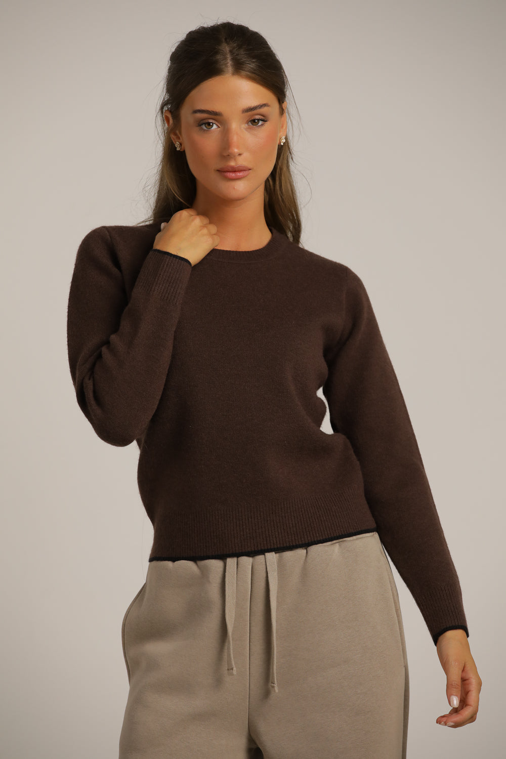 חולצת סריג עם לוגו המותג בגב | קנת קול