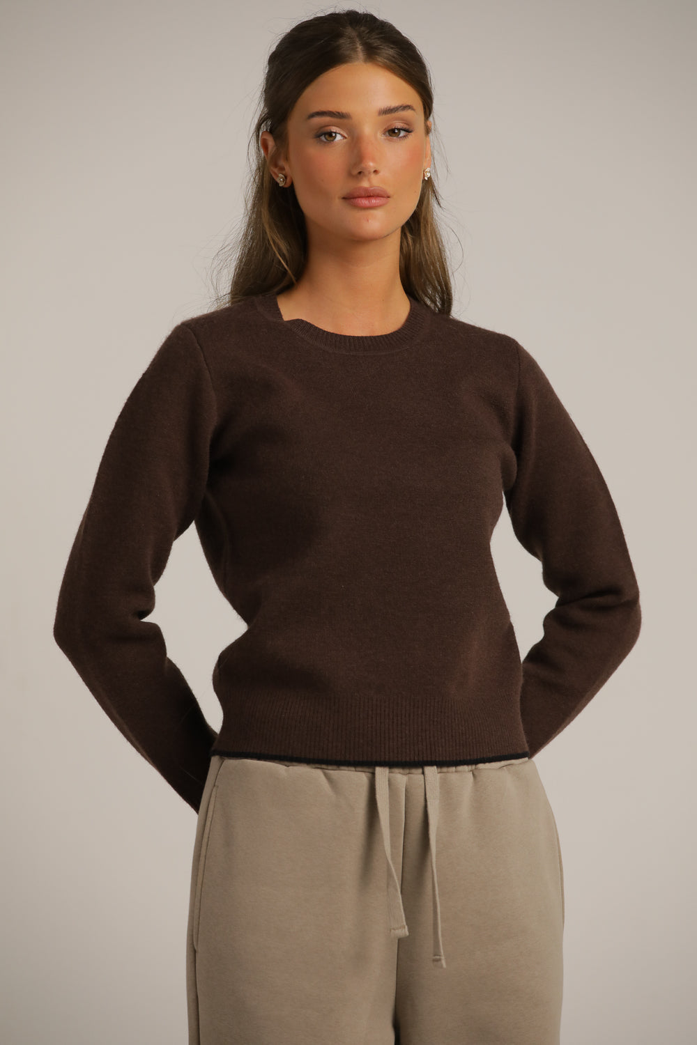 חולצת סריג עם לוגו המותג בגב | קנת קול