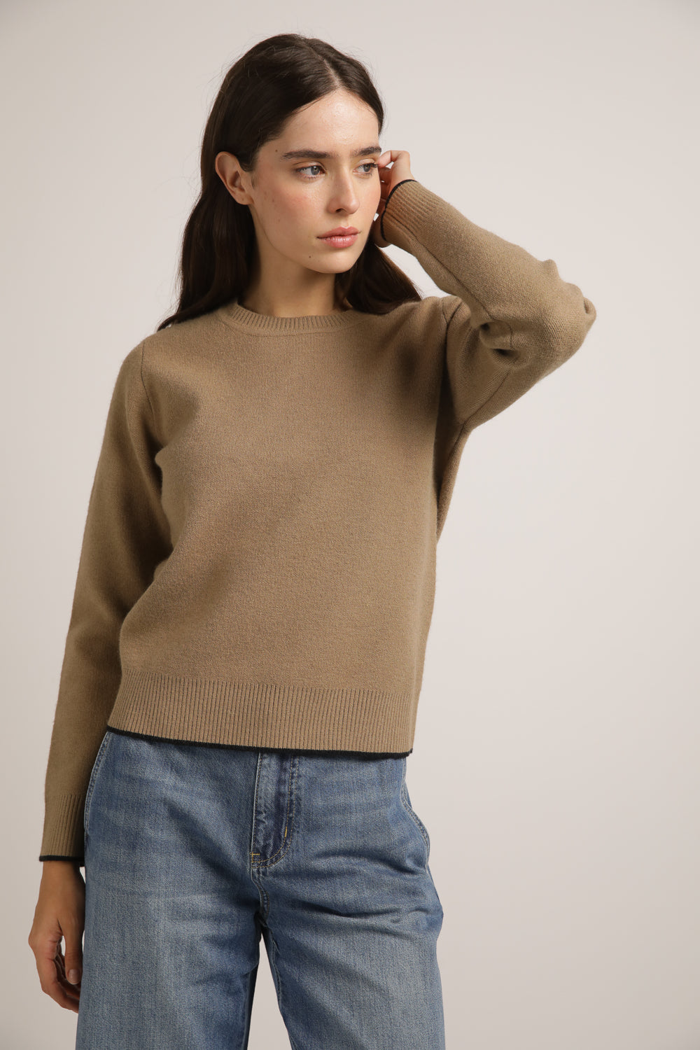 חולצת סריג עם לוגו המותג בגב | קנת קול