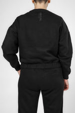 סווטשירט אוברסייז סיומת אלסטית בצבע שחור