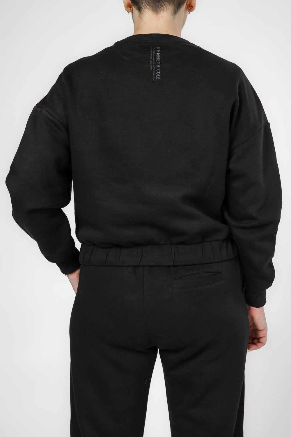 סווטשירט אוברסייז סיומת אלסטית בצבע שחור