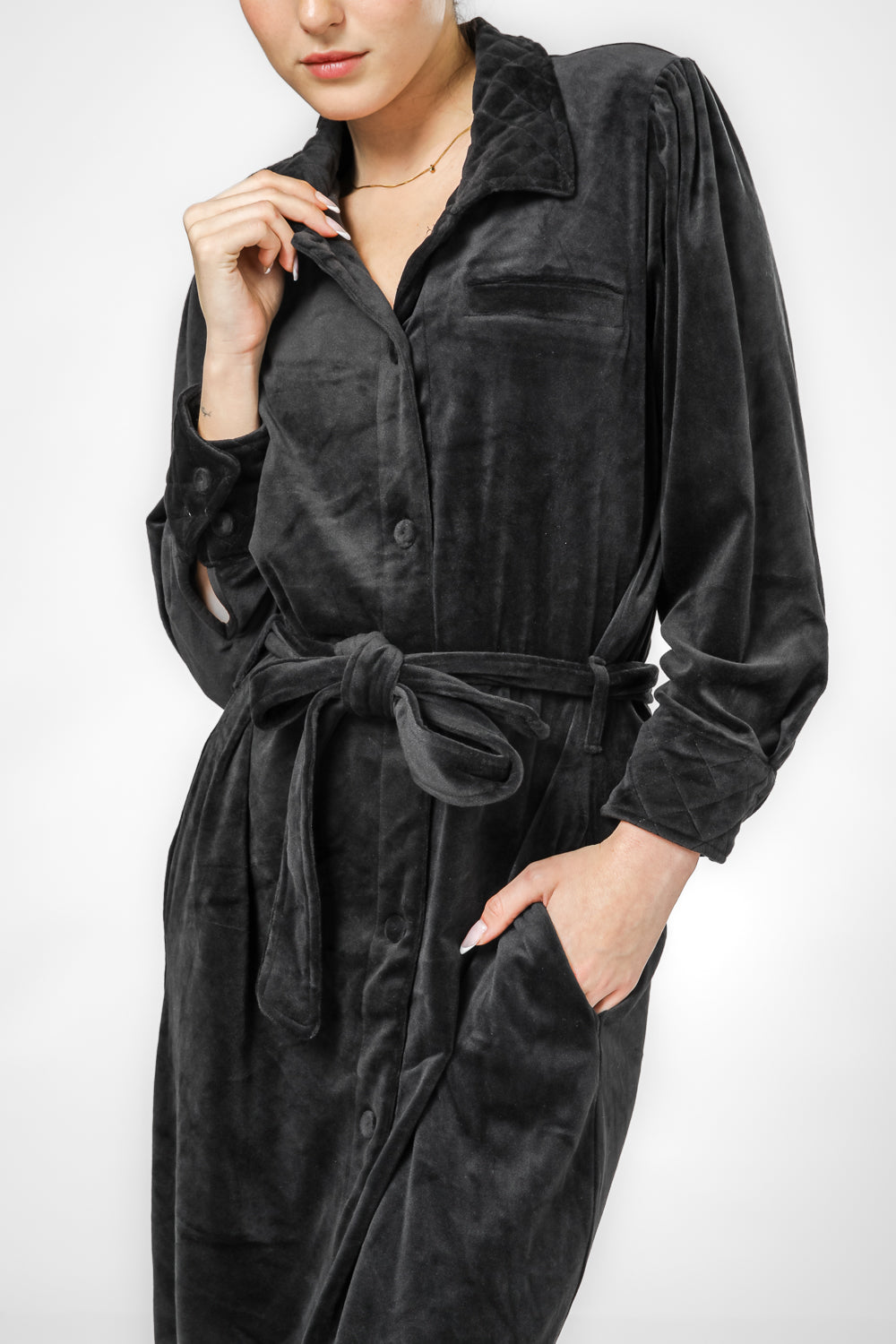 כותונת כפתוורים וצווארון קטיפה