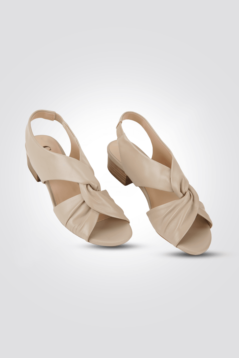 סנדל רצועות מסובבות בצבע בז' - MASHBIR//365