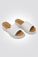 כפכפי פלטפורמה כיווצים בצבע לבן - MASHBIR//365