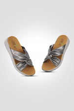 כפכף רצועות מוצלבות בצבע כסף - MASHBIR//365